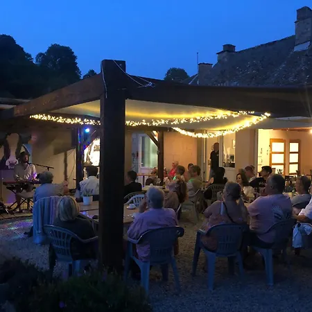 & La Santoire キャンプ場 Saint-Bonnet-de-Condat