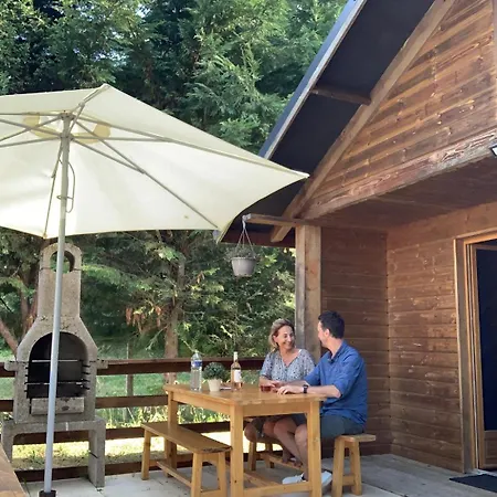 & La Santoire キャンプ場 Saint-Bonnet-de-Condat